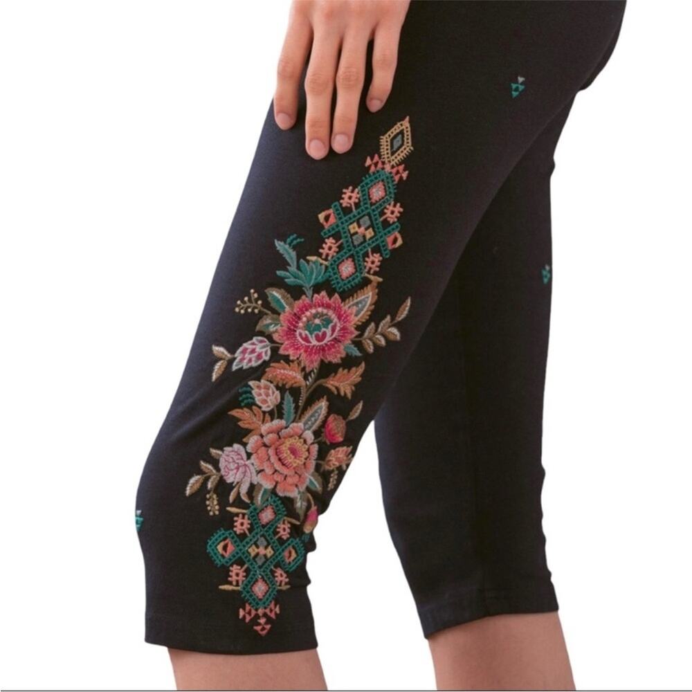 Johnny Was Chandra Bike Short Bermuda Floral Embroidery Black Knit XS J66720-2 - Picture 2 of 11